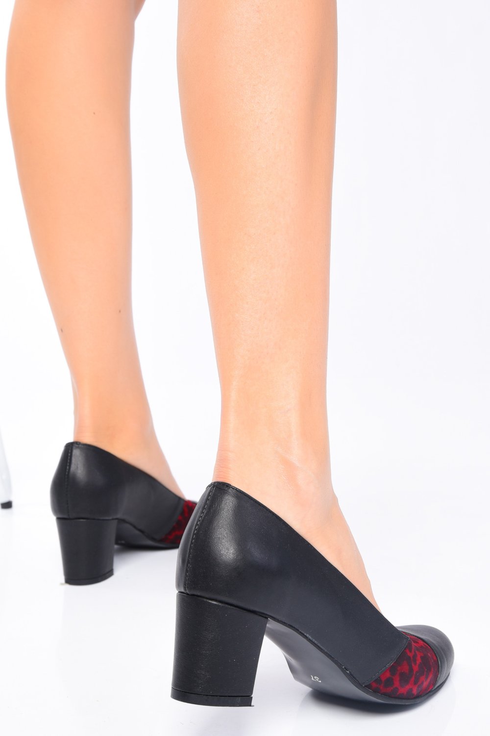 Fekete természetes bőr magassarkú cipők 3s7h020