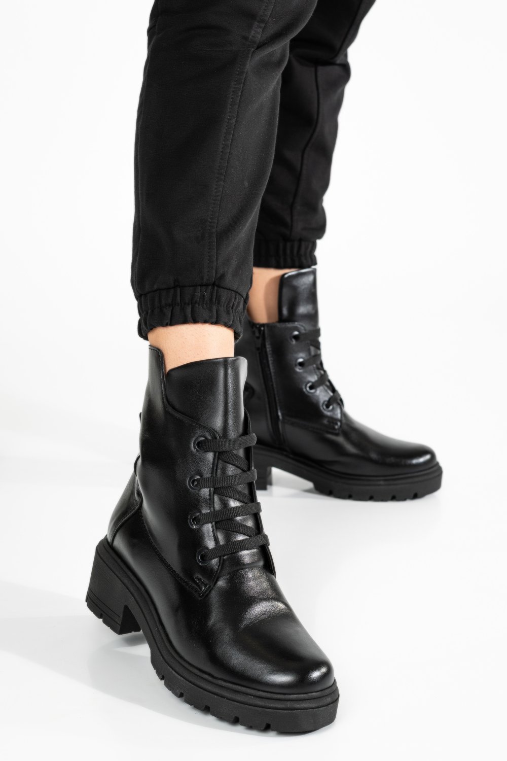 Fekete természetes bőr bakancs 9s7h48