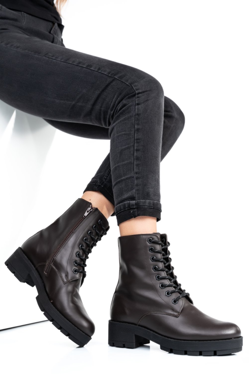 Barna természetes bőr bakancs 1s7h31