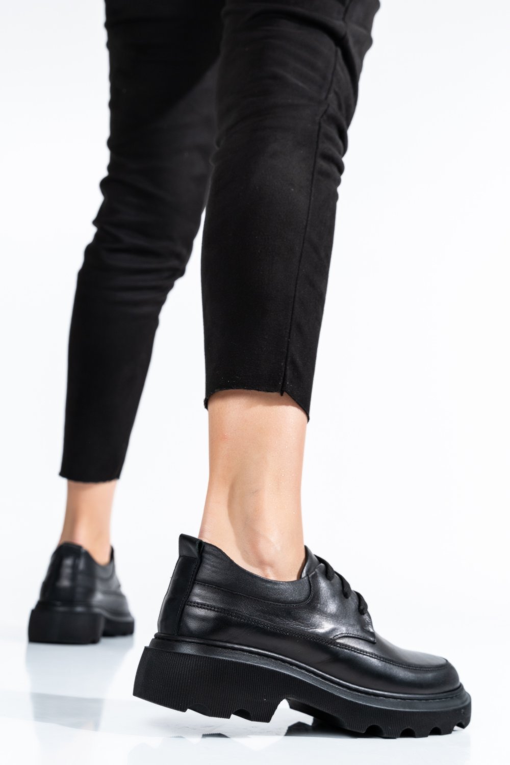 Fekete természetes bőr  7s7h156