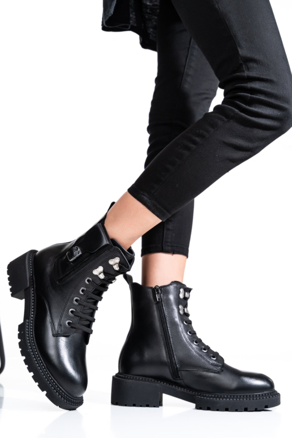 Fekete természetes bőr bakancs 3s7h89