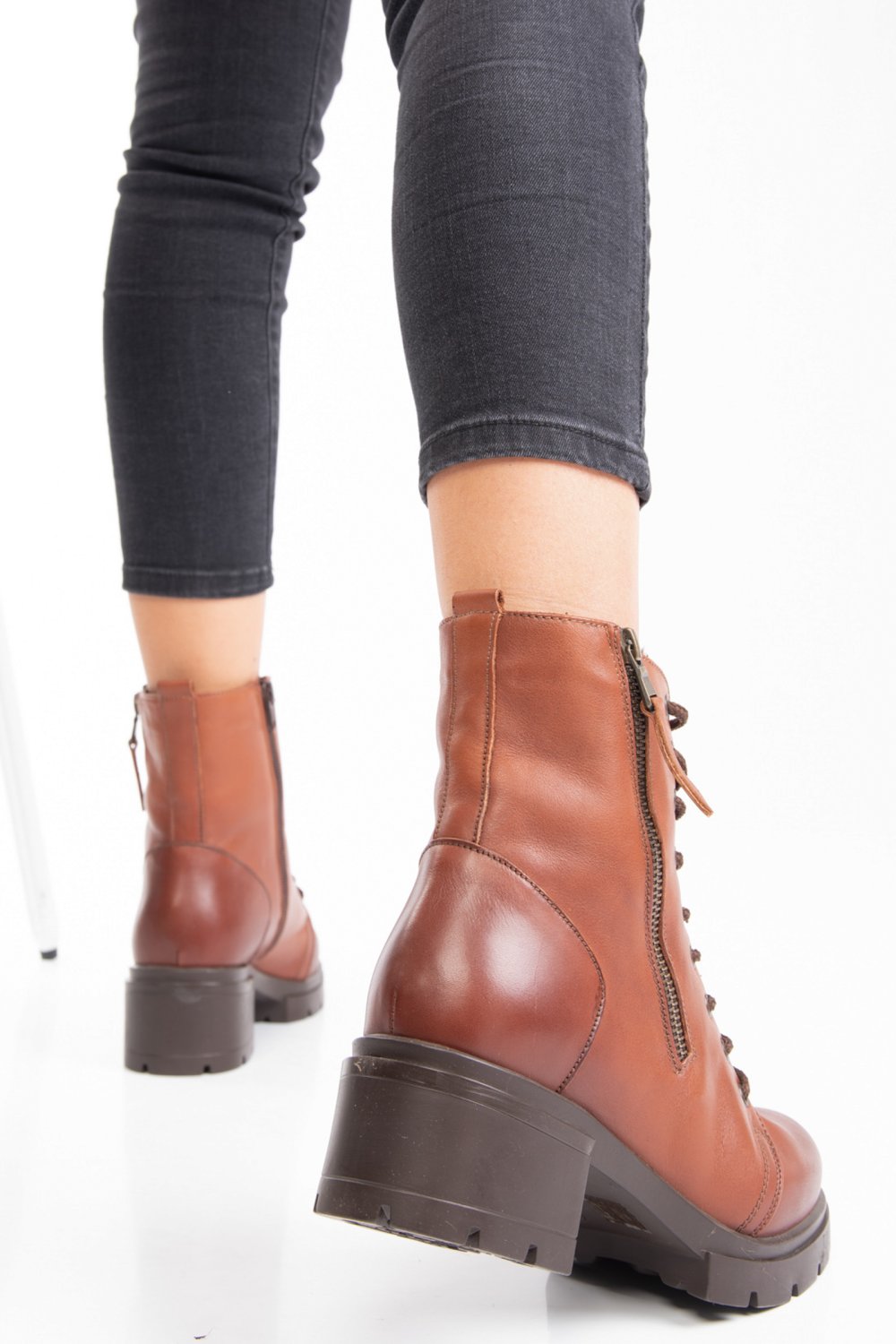 Barna természetes bőr bakancs 2s7h12808np