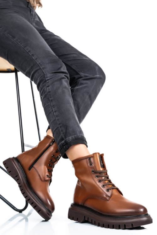 Barna természetes bőr bakancs 3s7h74