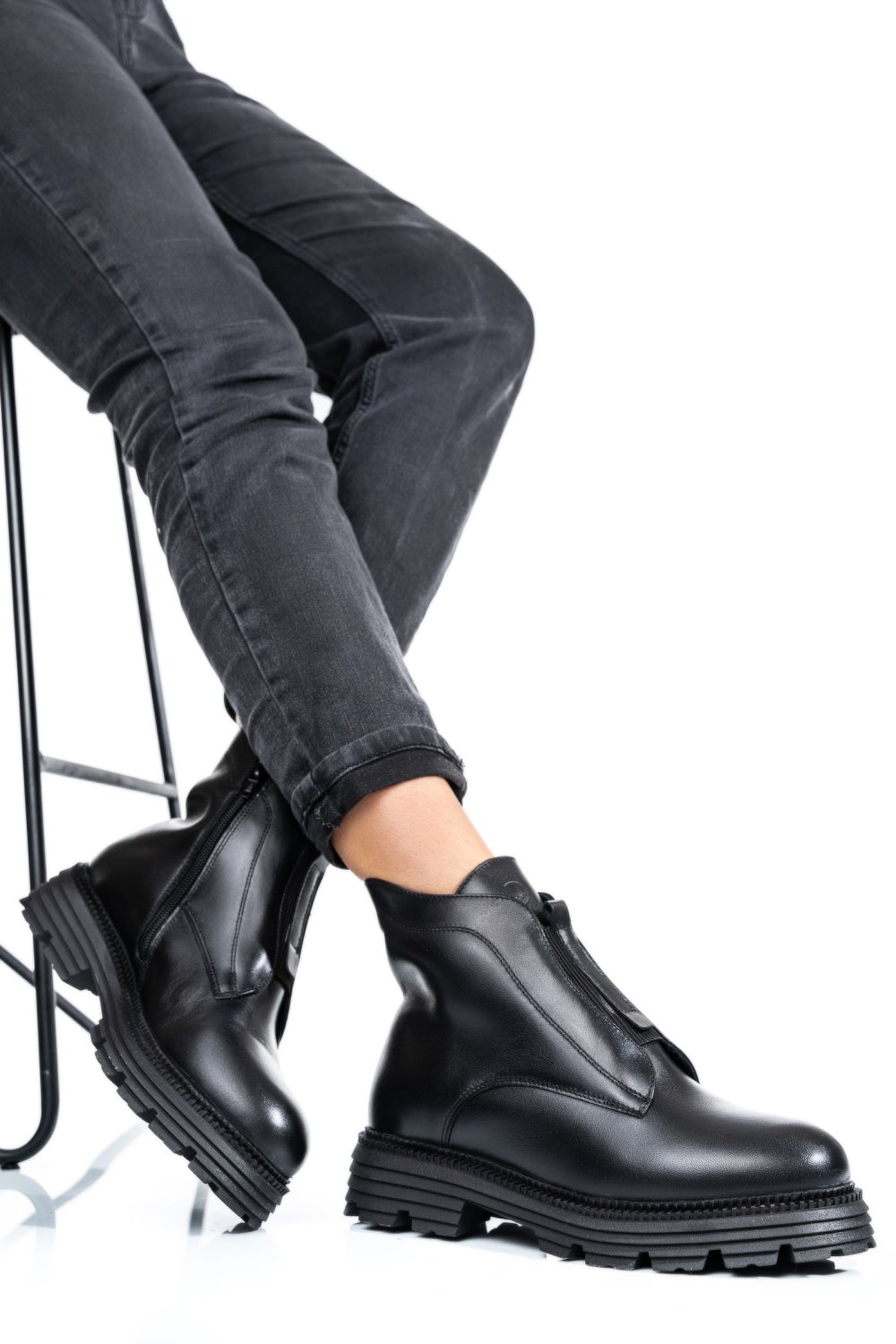 Fekete természetes bőr bakancs 4s7h23