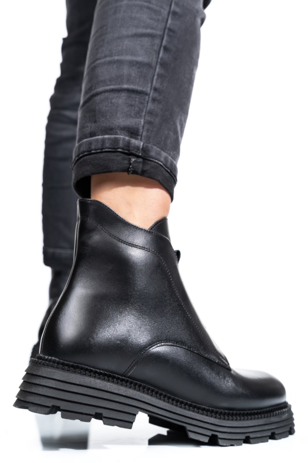 Fekete természetes bőr bakancs 4s7h23