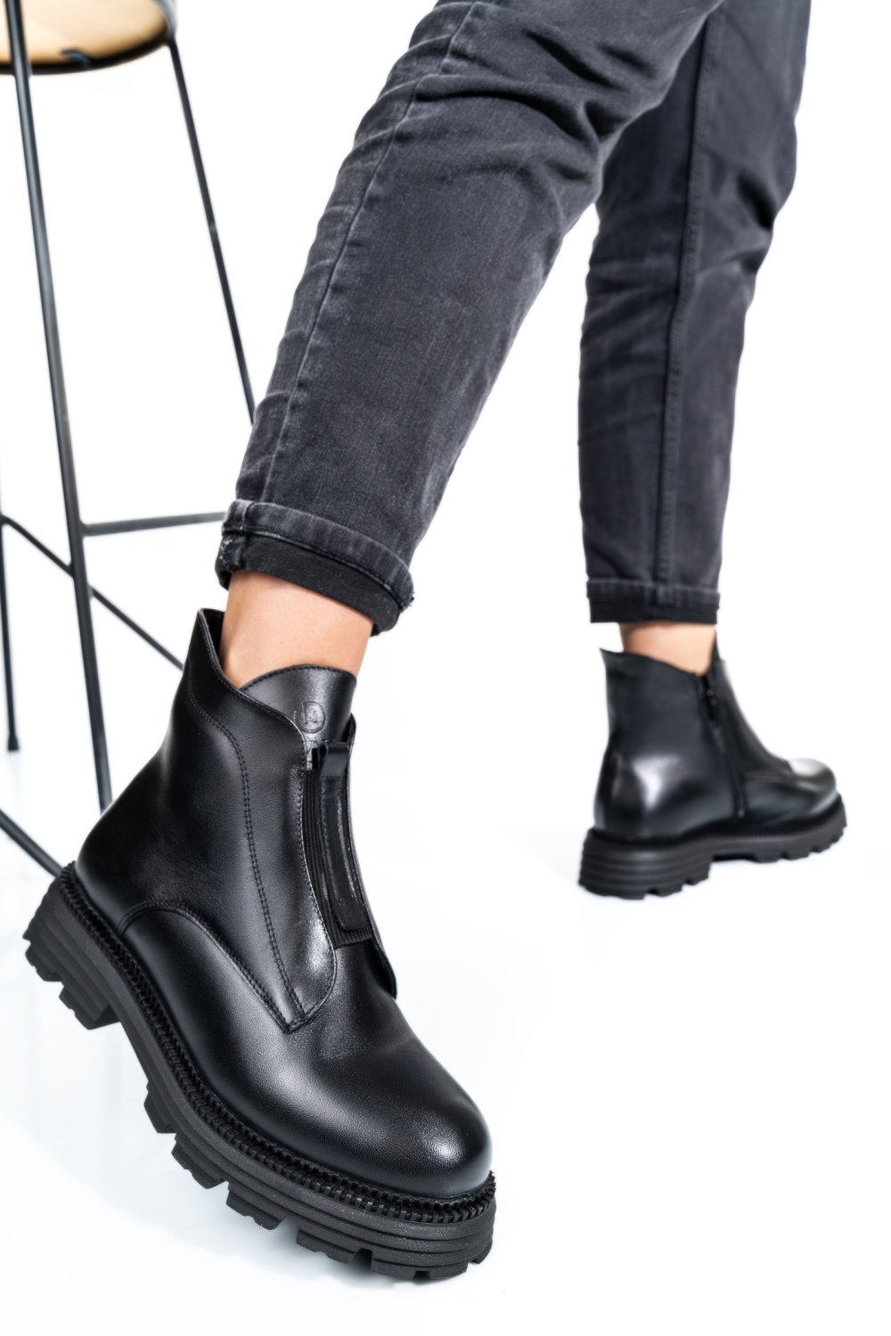 Fekete természetes bőr bakancs 4s7h23