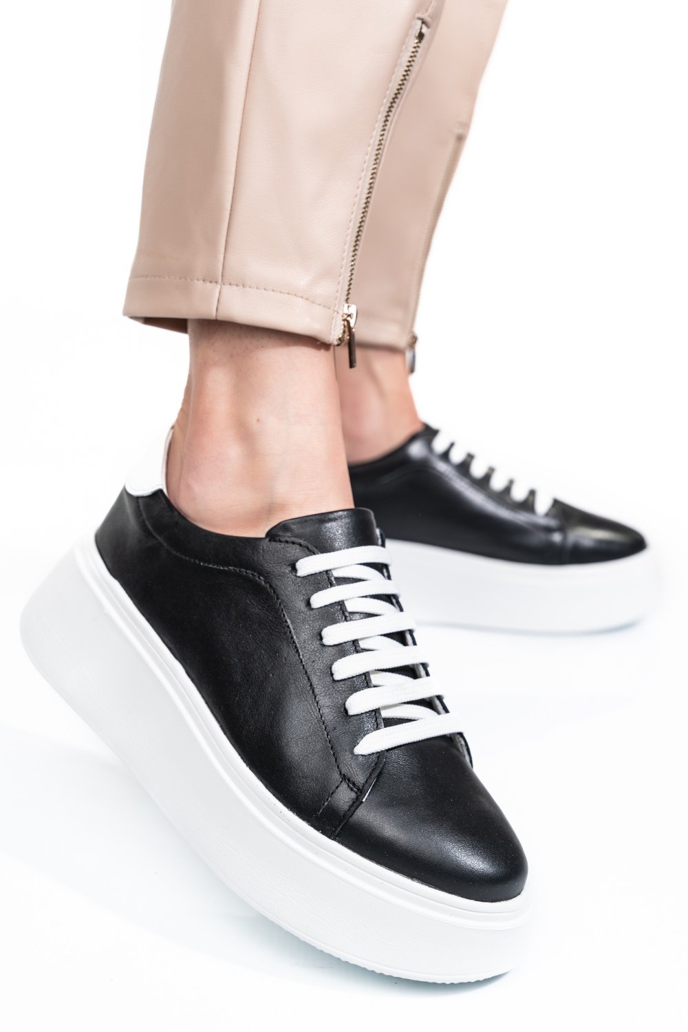 Fekete természetes bőr sport cipők 2s7h41-610np