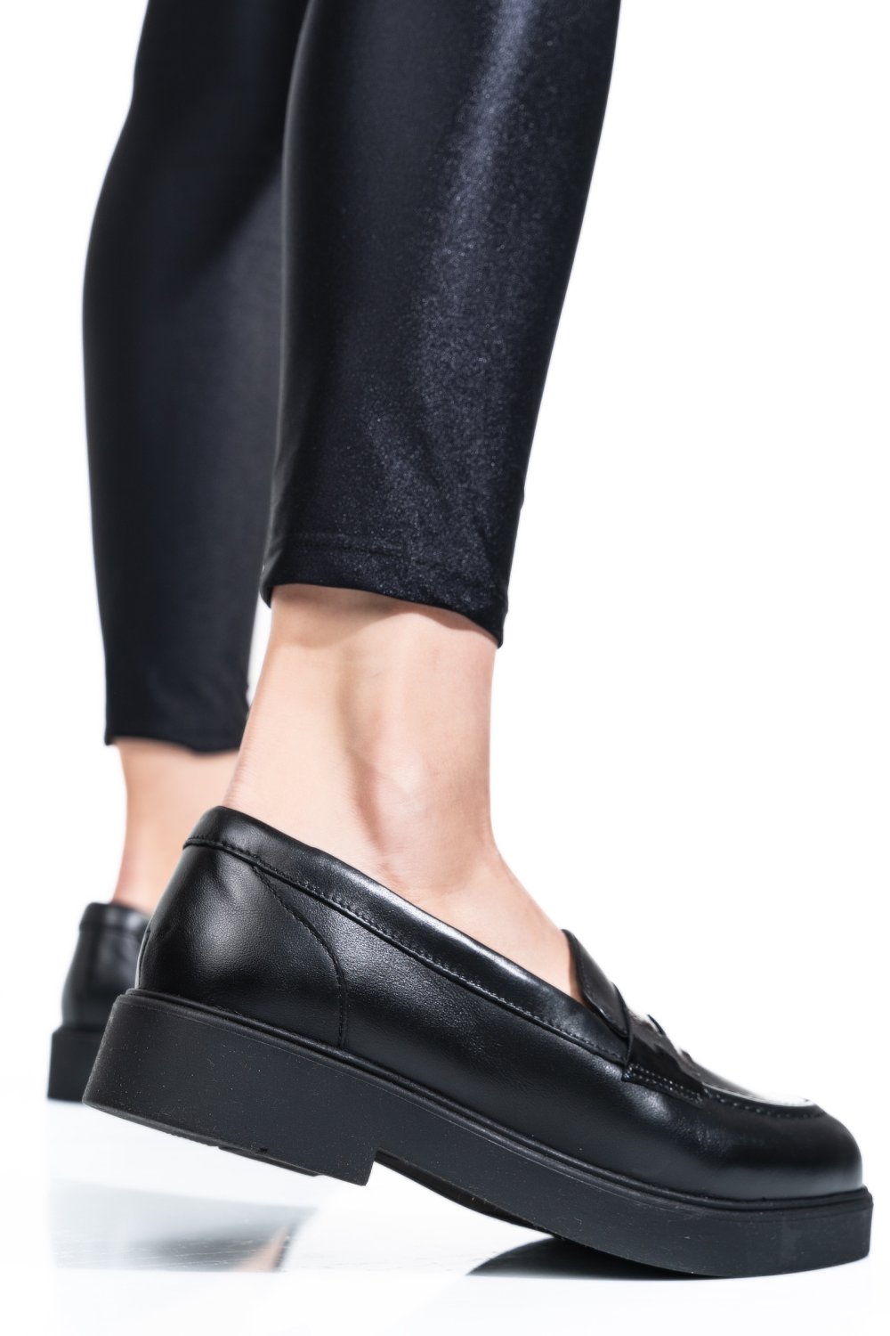 Fekete természetes bőr  2s7h41-604np