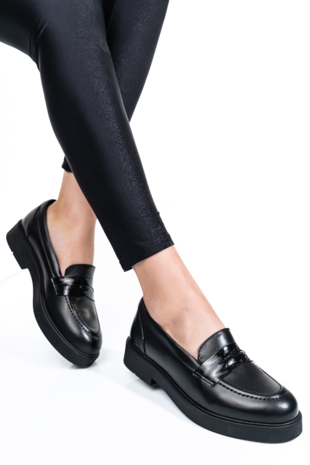 Fekete természetes bőr  2s7h41-604np