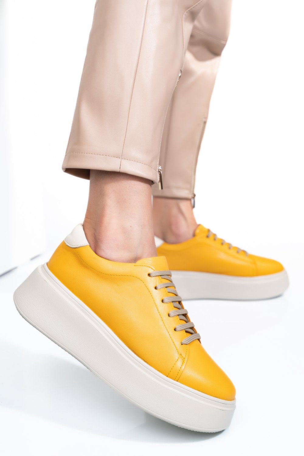 Sárga természetes bőr sport cipők 2s7h41-610np