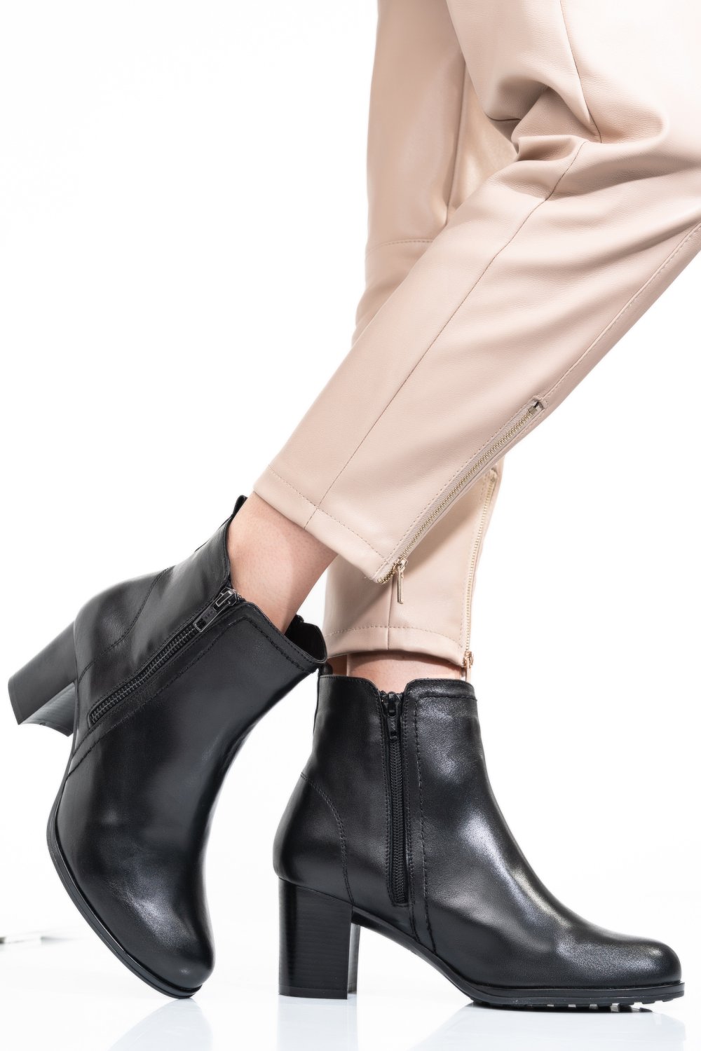 Fekete természetes bőr bokacsizma 2s7h32-026np