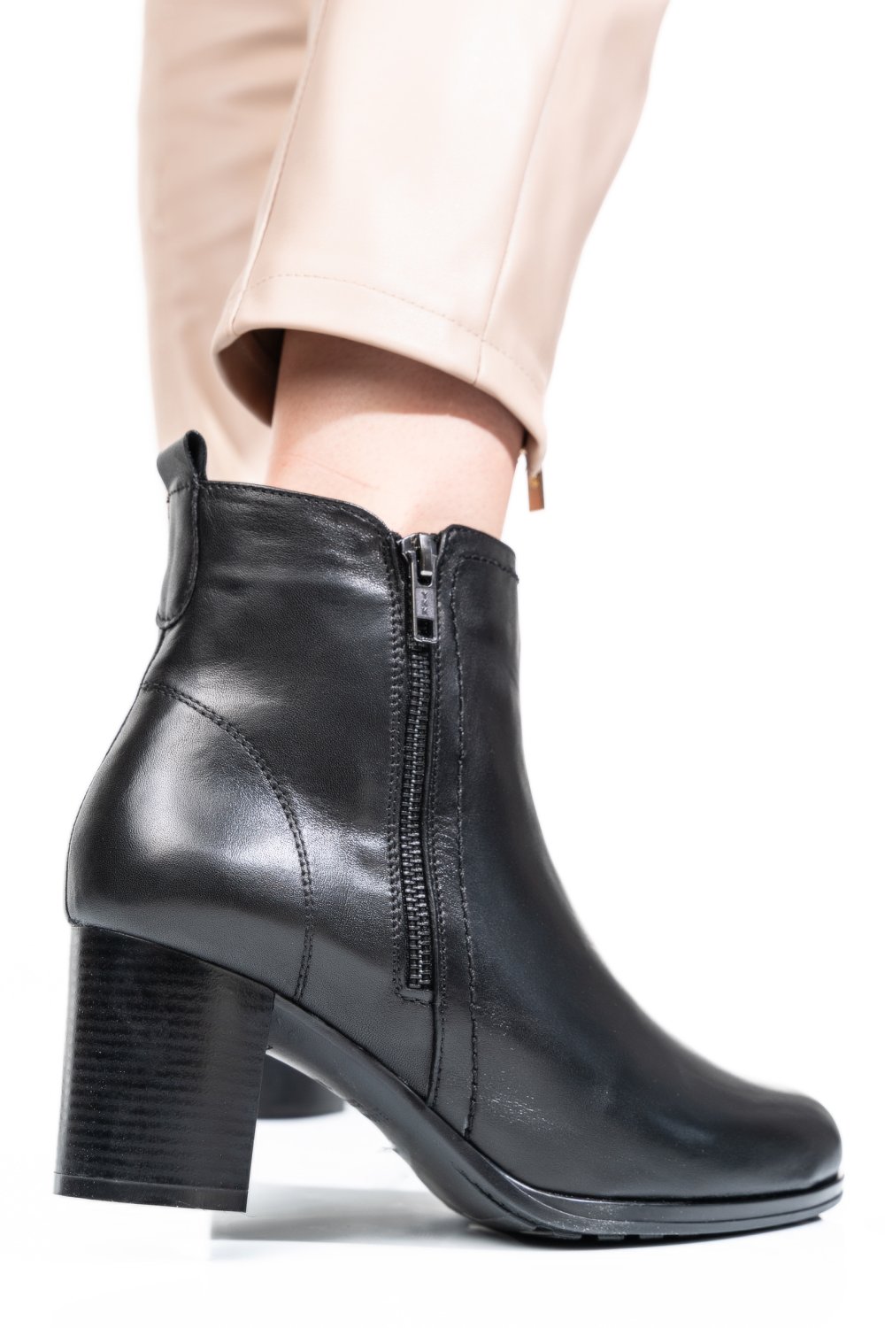 Fekete természetes bőr bokacsizma 2s7h32-026np