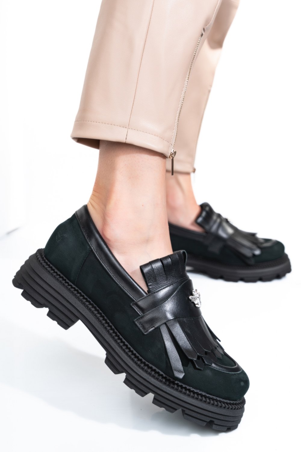 Fekete természetes bőr  3s7h95