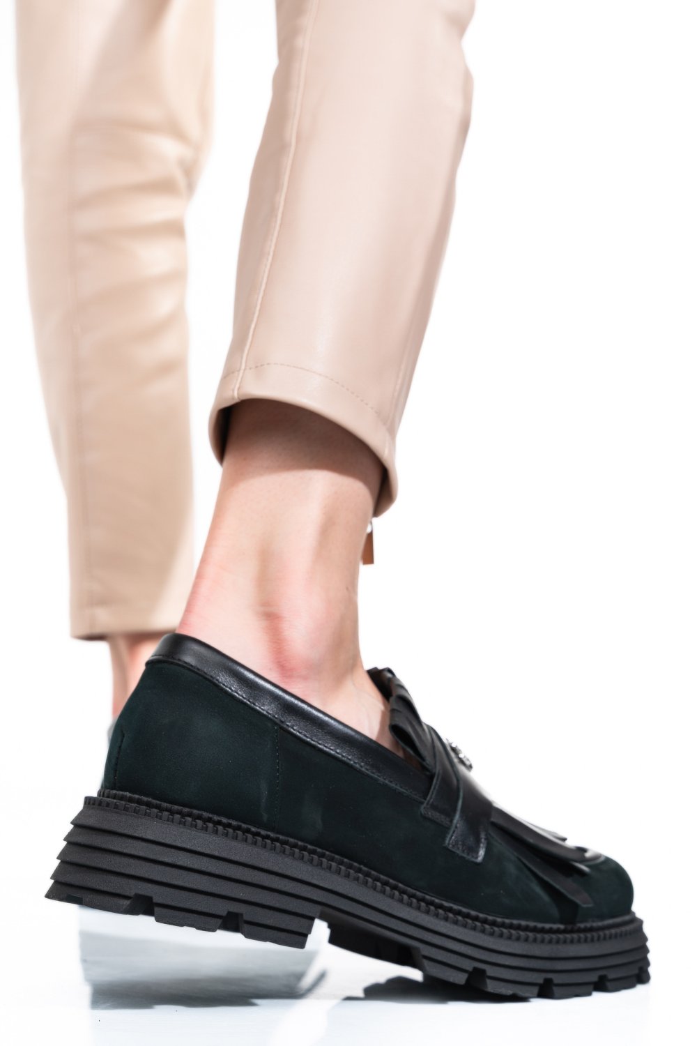 Fekete természetes bőr  3s7h95