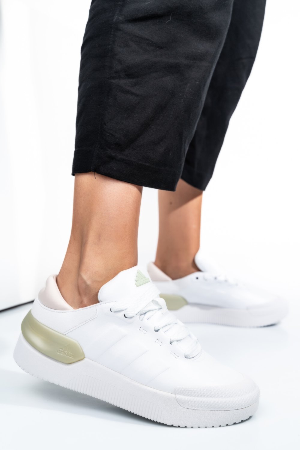Adidas fehér sportcipők hs7hp9842