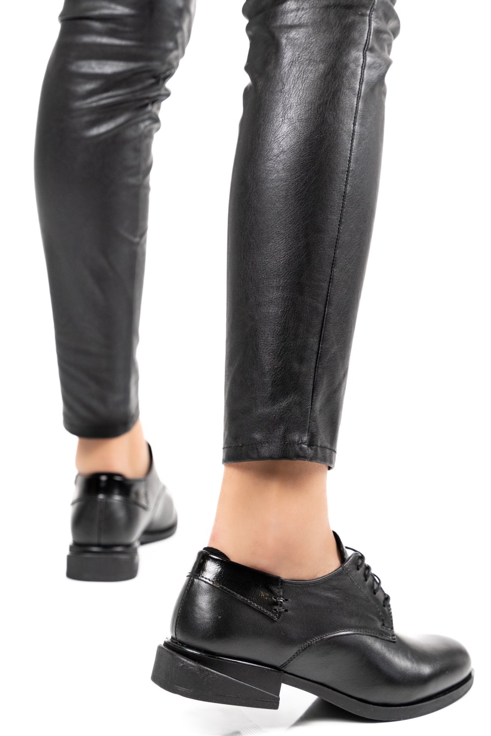 Fekete természetes bőr  2s7h12623np