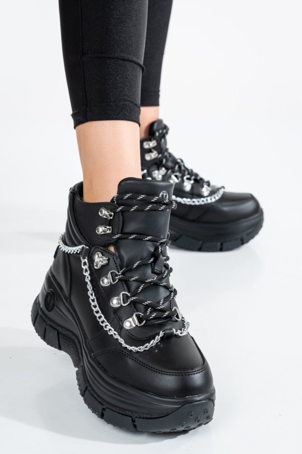 Fekete bakancs ws7h20-s0x857