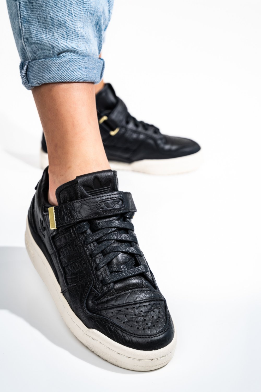 Adidas fekete sportcipők hs7hp5550