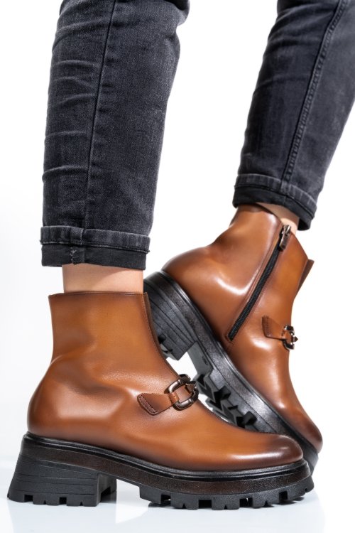 Barna természetes bőr bakancs 4s7h29