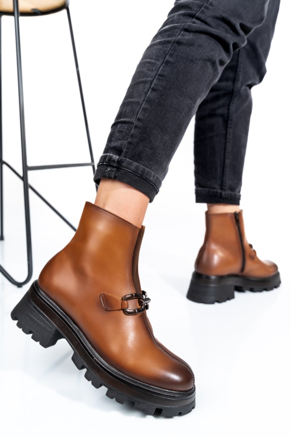 Barna természetes bőr bakancs 4s7h29