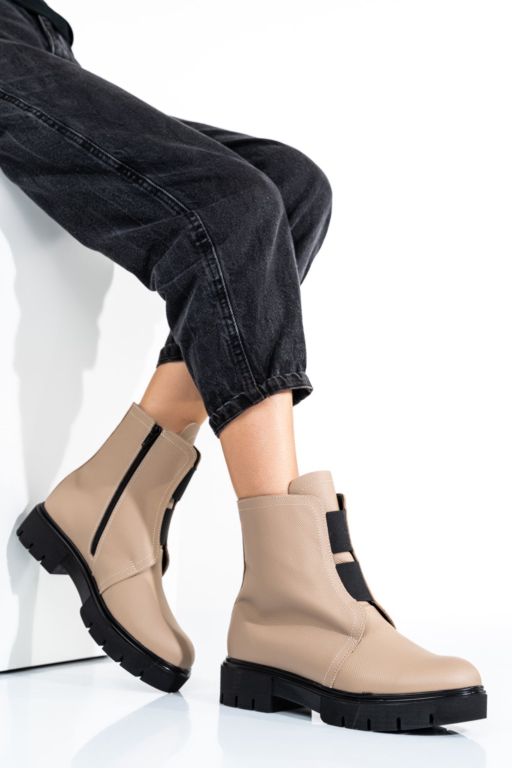 Bézs természetes bőr bakancs 1s7h70