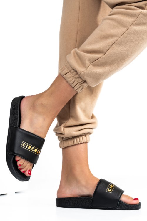 Adidas fekete hs7hq3617