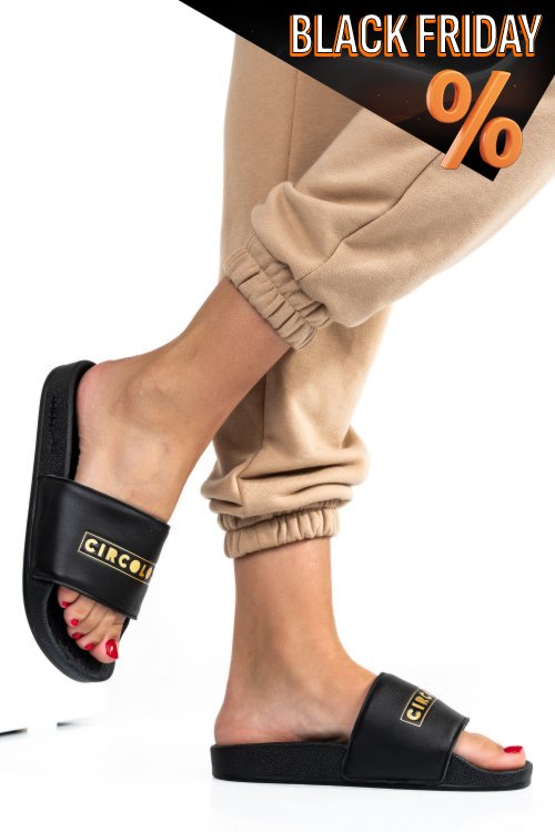 Adidas fekete hs7hq3617