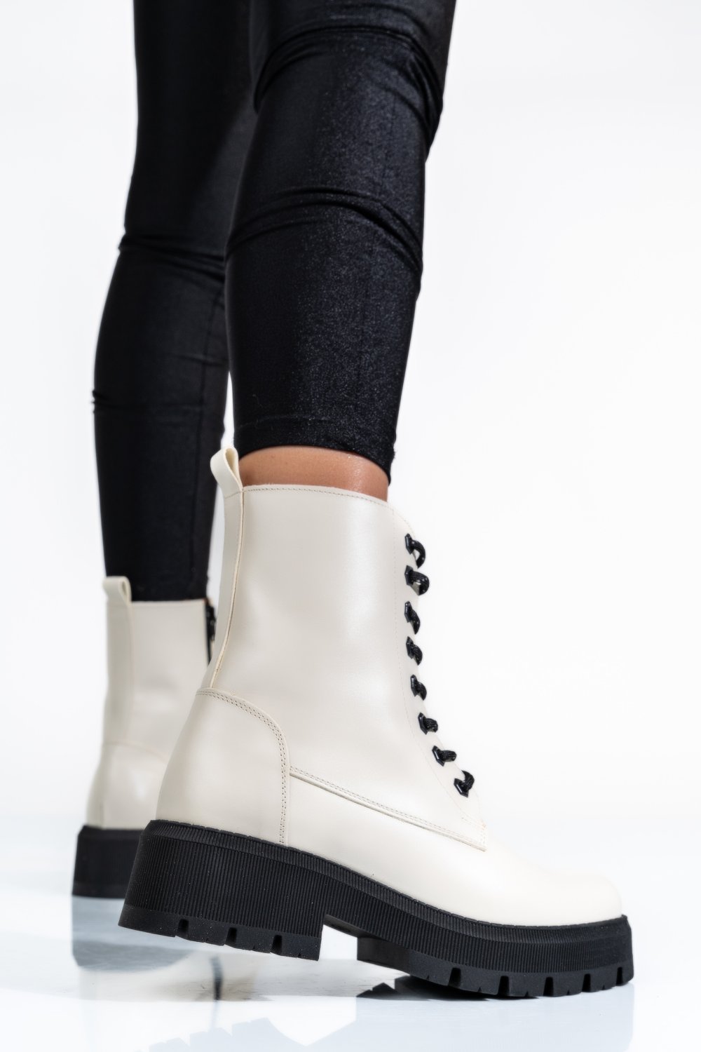 Bézs természetes bőr bakancs 1s7h30