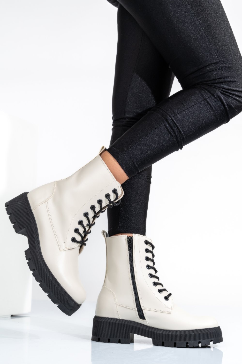 Bézs természetes bőr bakancs 1s7h30