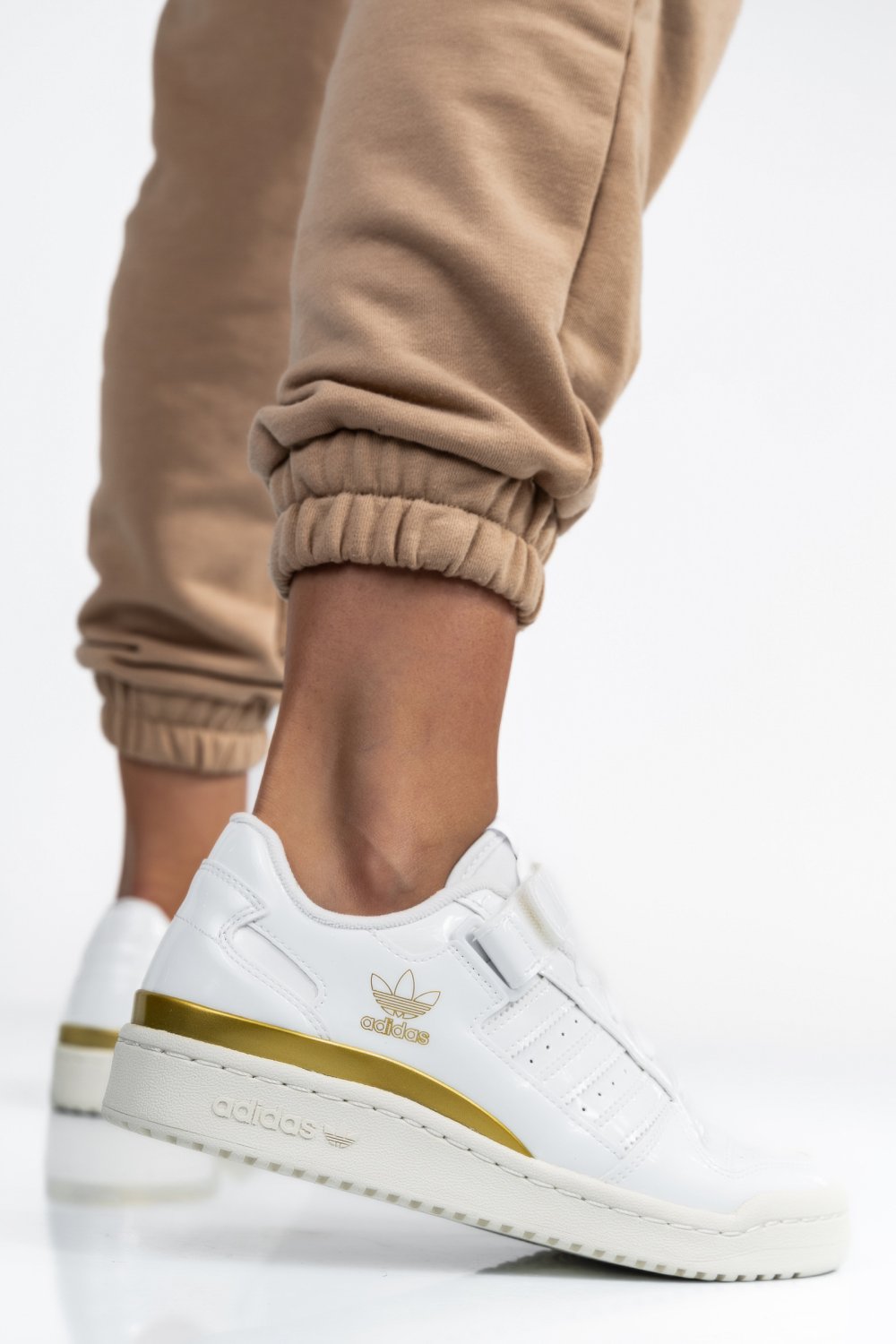 Adidas fehér sportcipők hs7h05110